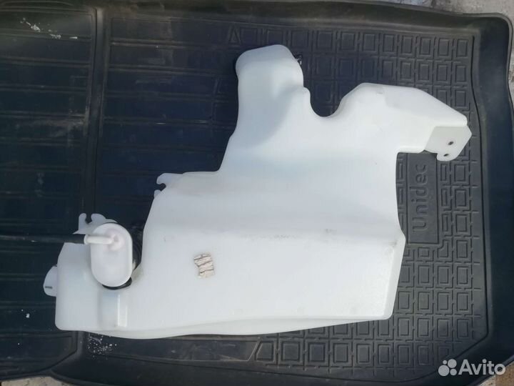 Бачок стеклоомывателя с моторчиком Renault Kaptur