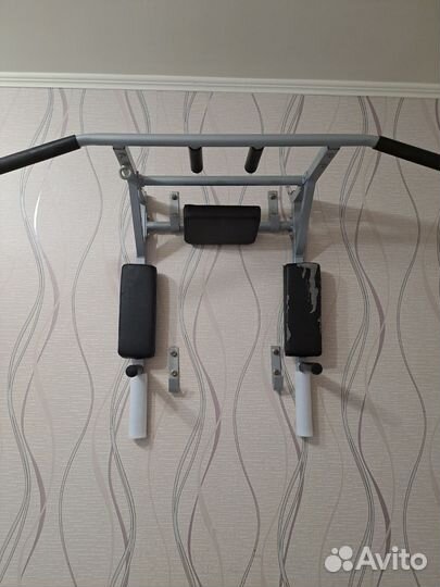 Турник настенный