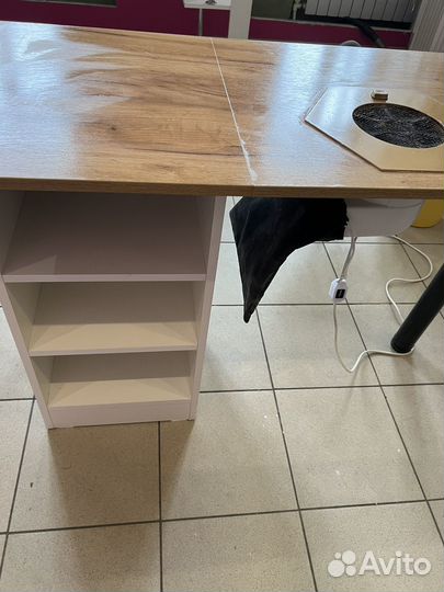 Маникюрный стол с вытяжкой