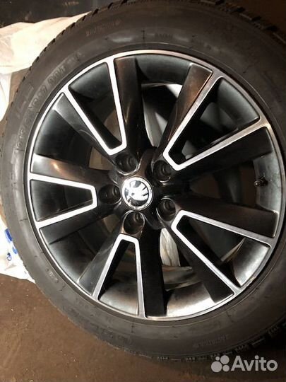 Продам Колеса 215 55 R17 зимние