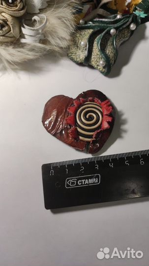 Брошь -сердце влюбленных ручная работа