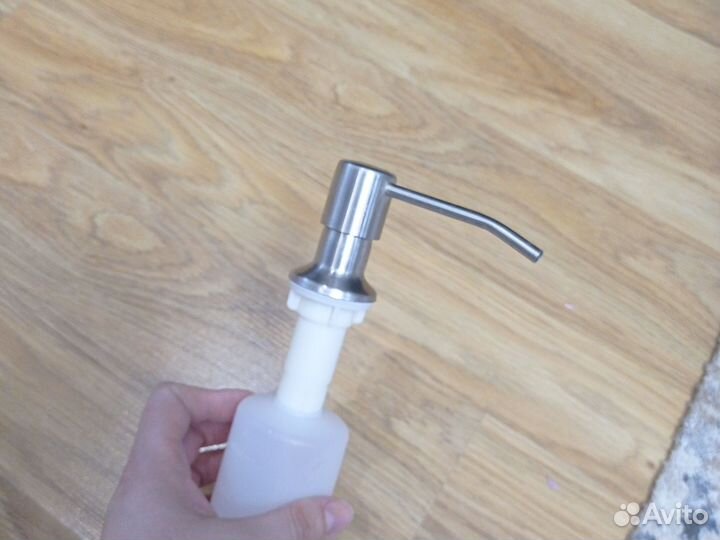 Дозатор для жидкого мыла