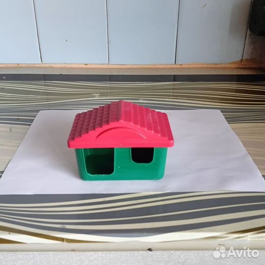 Колесо, поильники, домик для грызунов