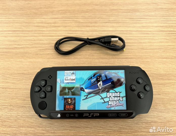 Sony PSP прошитая с играми e1008