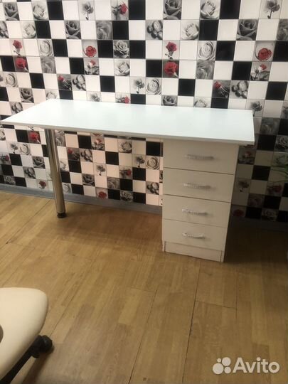 Столик для маникюра бу