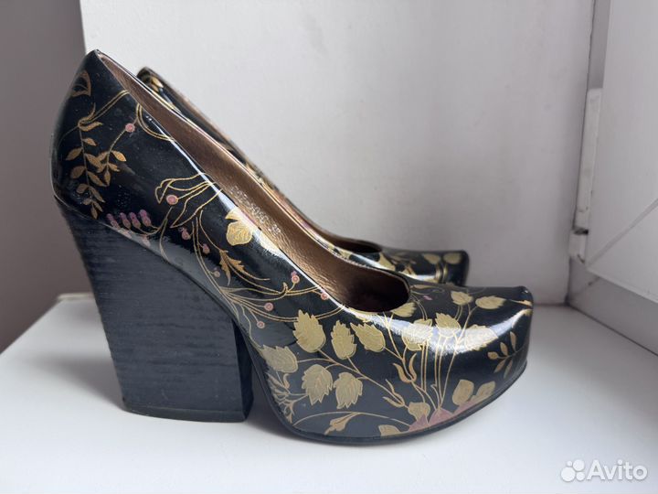 Лаковые кожаные туфли