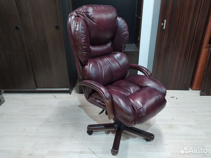 Кресло руководителя Барон кожа/дерево Новое