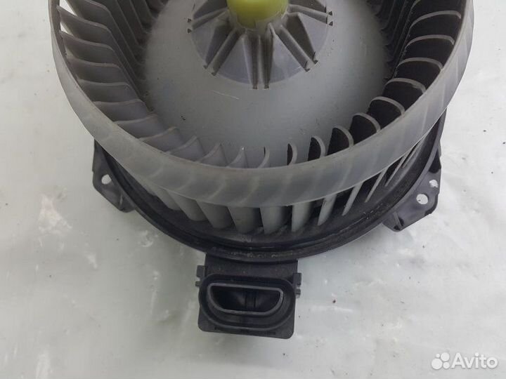 Мотор отопителя Toyota Yaris