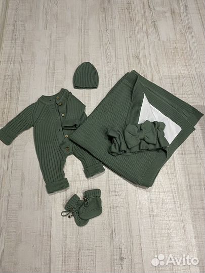 Продам комплект на выписку