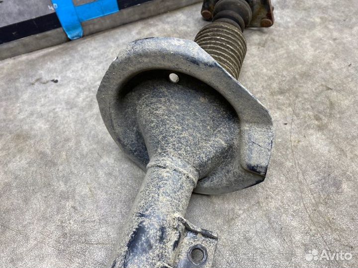 Амортизатор передний левый Mitsubishi Lancer 10