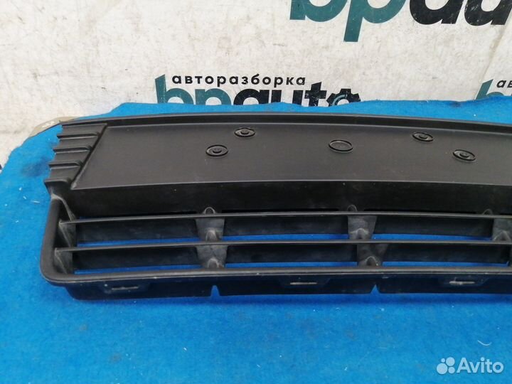Решетка переднего бампера центральная матовая
