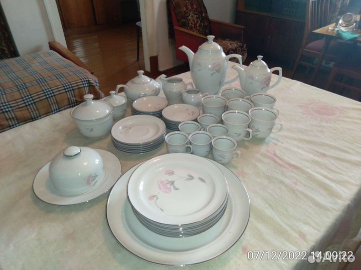 Фарфоровый чайно-кофейный сервиз