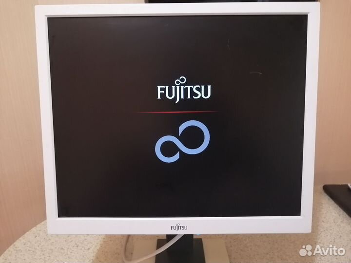 Монитор fujitsu