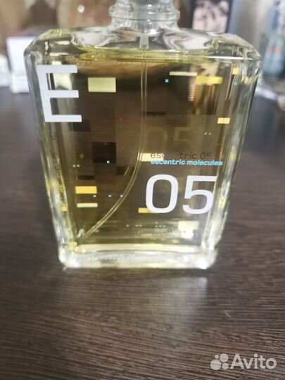 Escentric molecules, Escentric 05