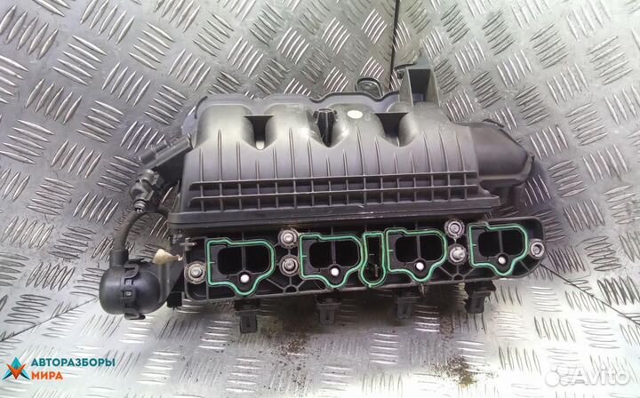 Коллектор впускной Opel Astra J 2010