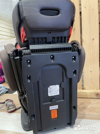 Автомобильное кресло