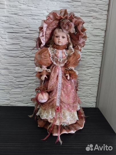 Кукла фарфоровая коллекционная