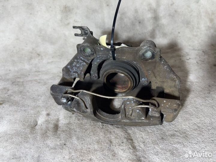 Суппорт передний левый Audi A4 B5 8D2 APS 1999