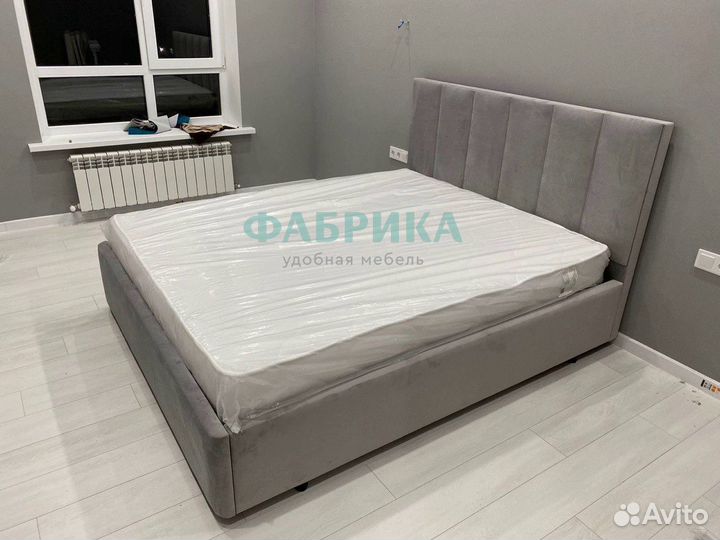 Кровать с матрасом