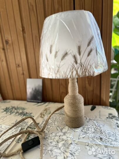 Лампа настольная с абажуром
