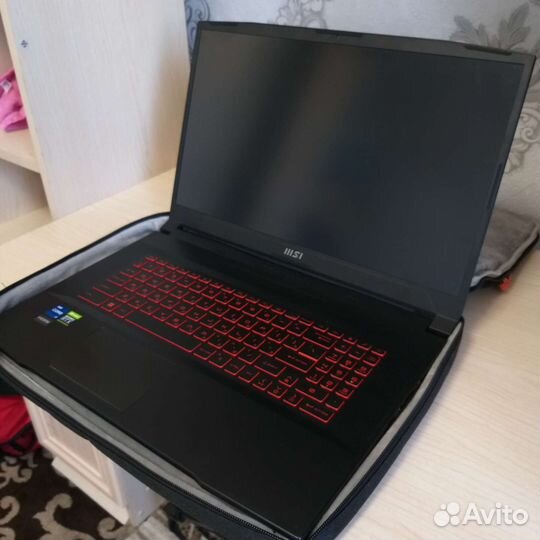 MSI Katana 17.3 RTX 3060 I7 12650h