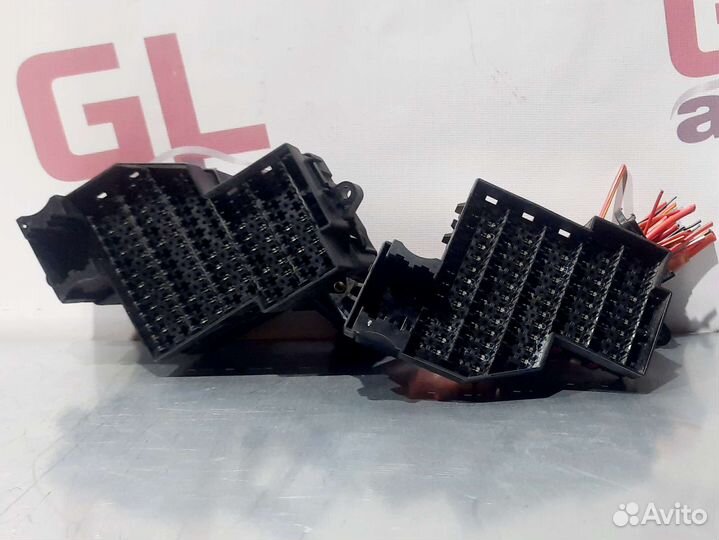 Блок предохранителей акб VW Touareg 7L