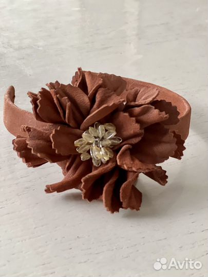 Ободок на волосы «Цветок» из натуральной кожи