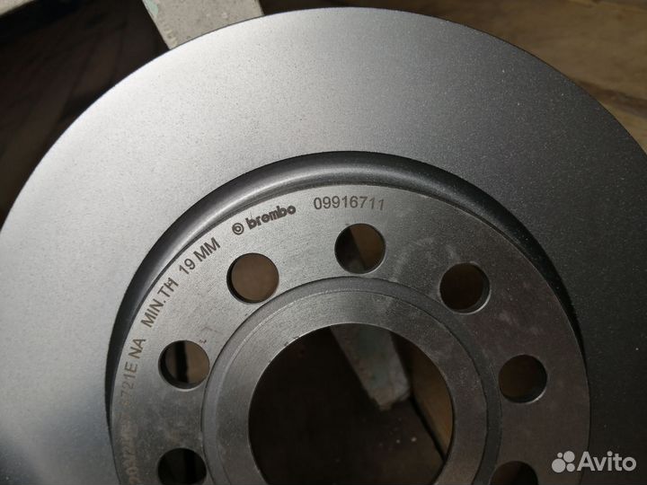 Диск тормозной передний Brembo 09916711