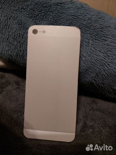 Фейковый iPhone 5 с чехлом