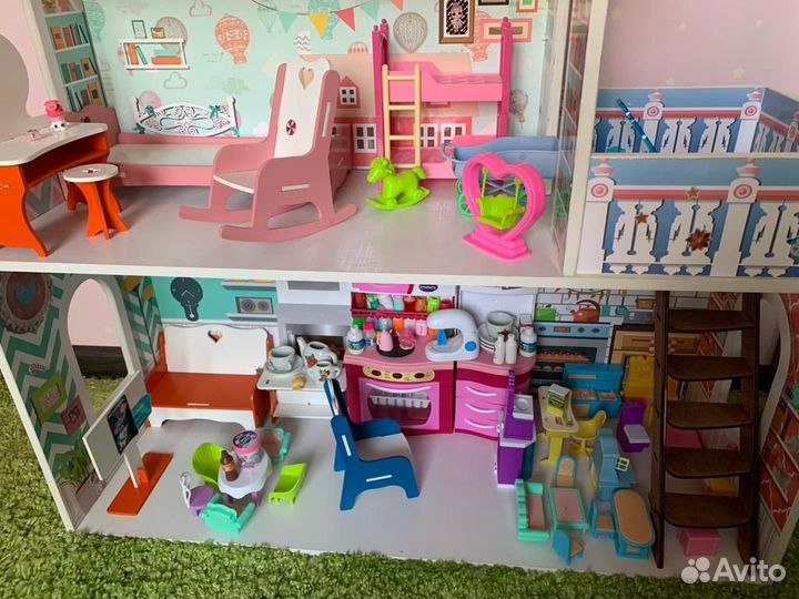 Кукольный домик с мебелью