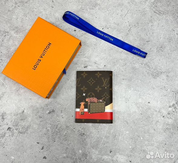 Обложка на паспорт Louis Vuitton со львом