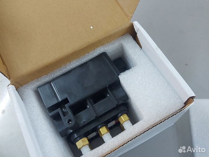 Блок клапанов пневмо подвески Mercedes