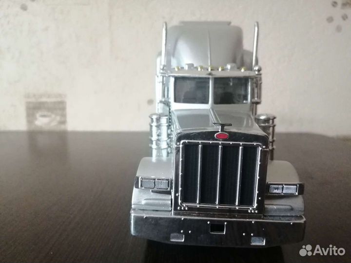 Peterbilt 1:32