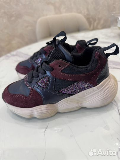 Кроссовки детские 28