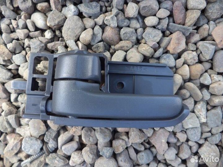 Ручка двери внутренняя левая Toyota Corolla NZE121