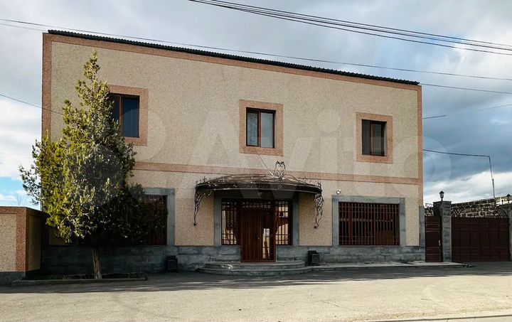 Дом 178 м² на участке 8 сот.