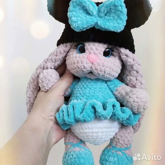 Вязаный зайчик. Ручная работа