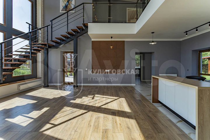 Дом 250 м² на участке 13 сот.