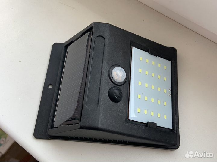 Светильник автономный с датчиком движения