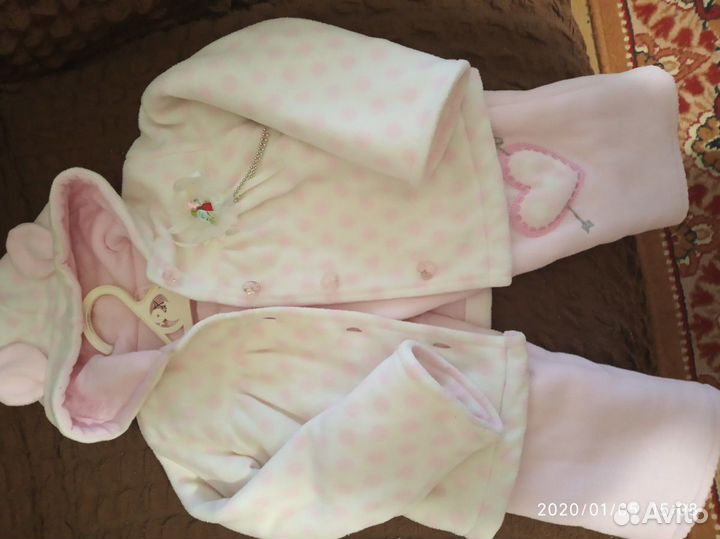 Костюмчик для девочки. Состояние нового,одели пару