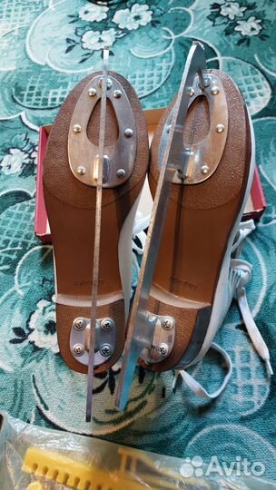 Коньки фигурные женские 40 размер