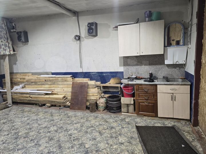 Гараж, > 30 м²