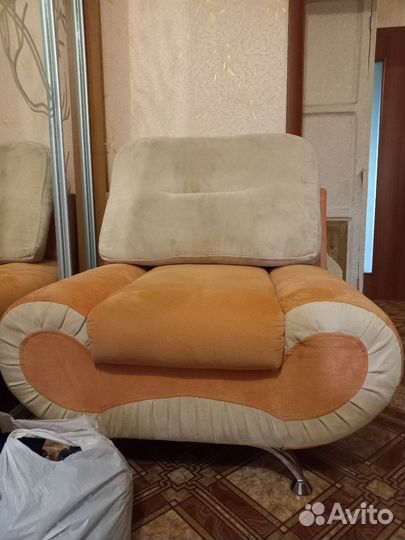 Диван с креслом