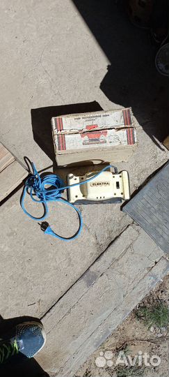 Шлифмашинка вибрационная