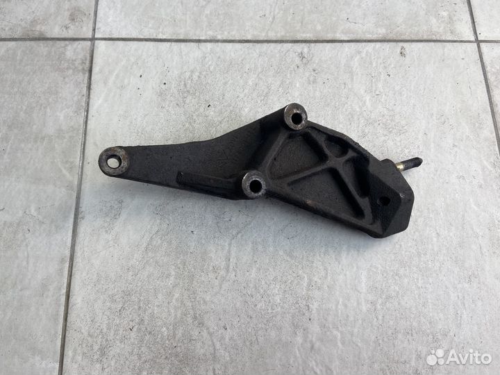 Кронштейн двигателя правый Chery Tiggo T11
