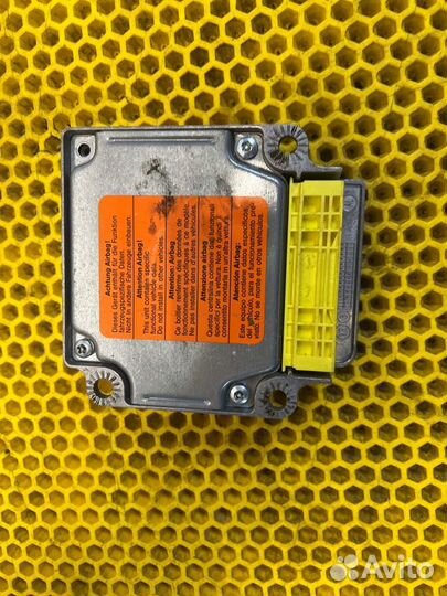 Блок управления подушками безопасности Volkswagen Passat