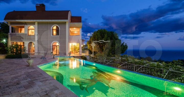 Дом 677 м² на участке 17 сот.