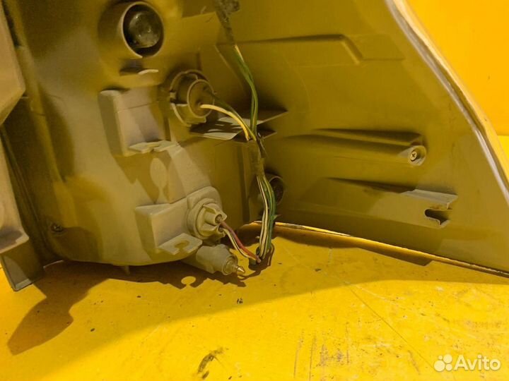 Фонарь задний левый Toyota Land Cruiser Prado