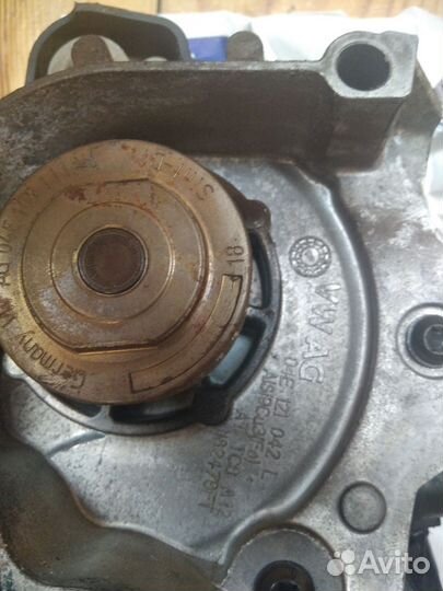 Помпа/насос охлаждения в сборе VAG