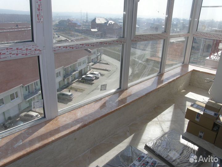 Монтаж подоконников из мрамора